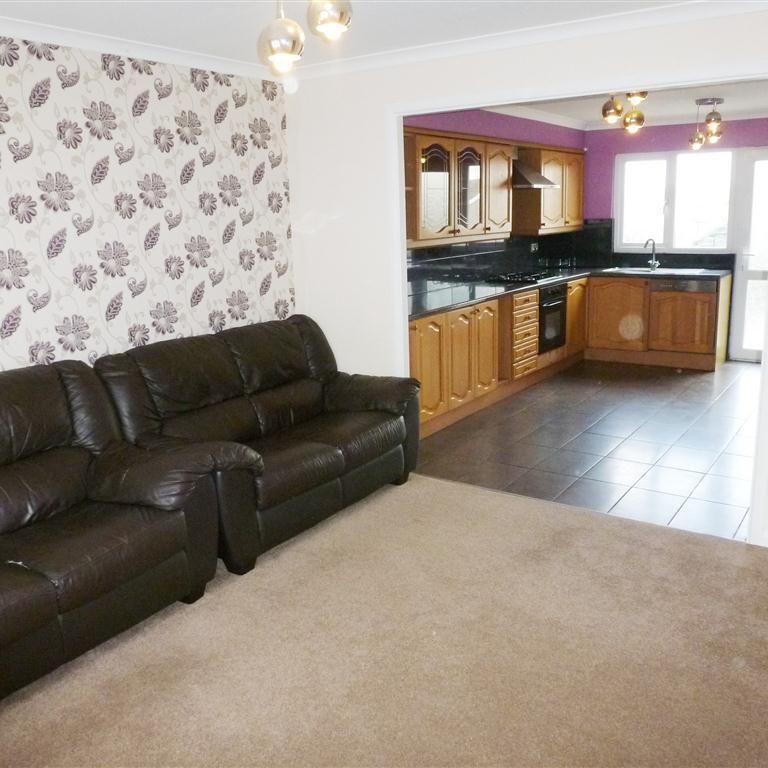 Ninian Road, Hemel Hempstead - Photo 1