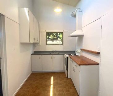 Tidy Two Bedroom Unit - Photo 4