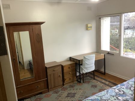 4-bedroom shared house, Jennier Crescent - Photo 3