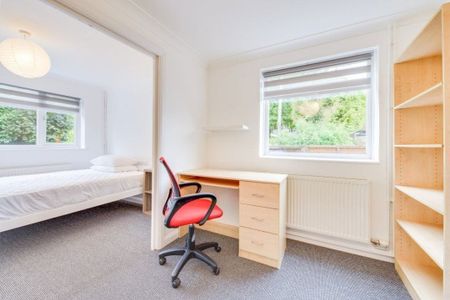 £769 p/w (£3,332 pcm) - Photo 4