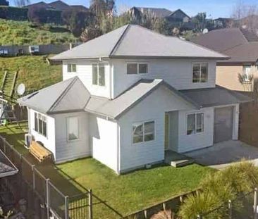 Stylish Split-Level Living in Sought-After Cambridge - Photo 1