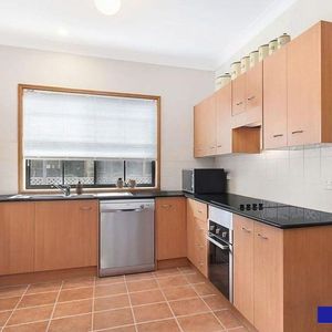 STROLL TO CAFES, RESTAURANTS OR POPULAR BEACH - Photo 2