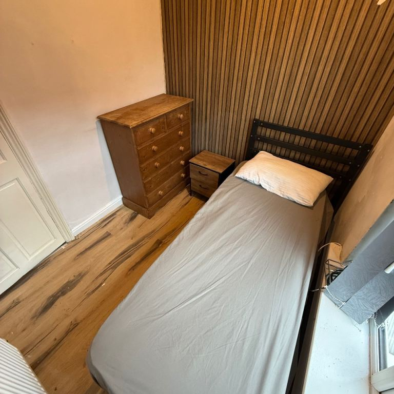 3 bedroom flat to rent - Photo 1