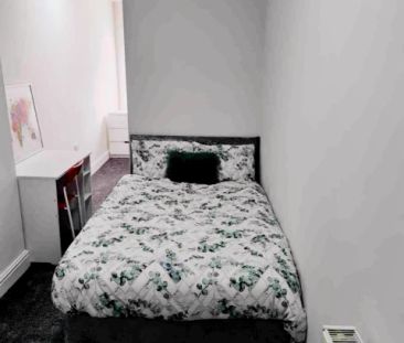 8 Beds 8 Baths - Photo 4