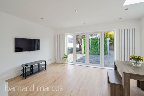 Kingston Road, Kingston Upon Thames - Photo 1