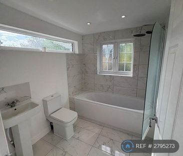 3 bedroom terraced house to rent - Photo 4