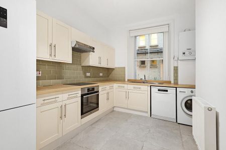 3 bedroom flat to rent - Photo 4