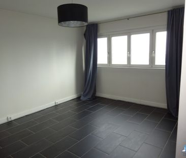 Location Appartement 2 pièces 41m² COURBEVOIE 92400 - Photo 2