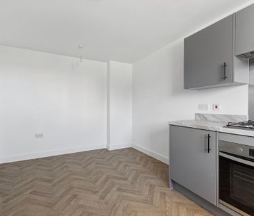 3 bedroom semi-detached house to rent - Photo 6