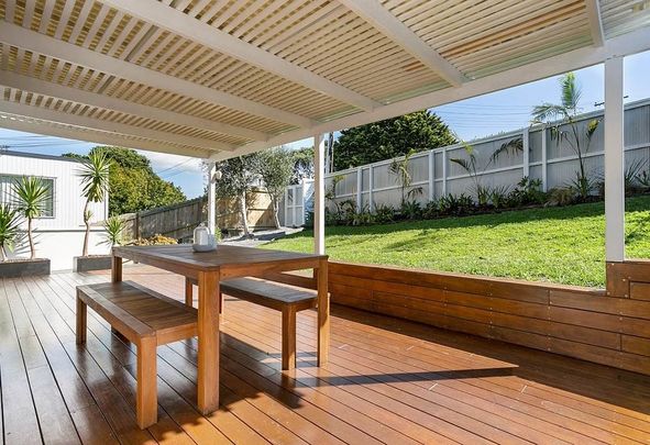 Quiet, Sunny 3BR Home in Peaceful Glendowie - Photo 1