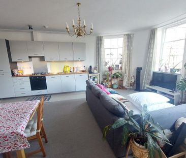 Grosvenor Square - Photo 1