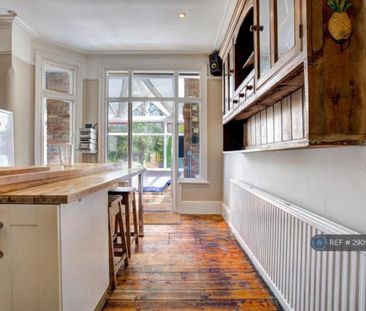 4 bedroom semi-detached house to rent - Photo 5