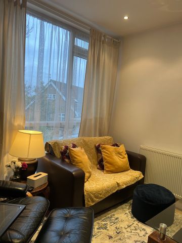 1 Bed Flat, Heather Gardens, NW11 - Photo 3