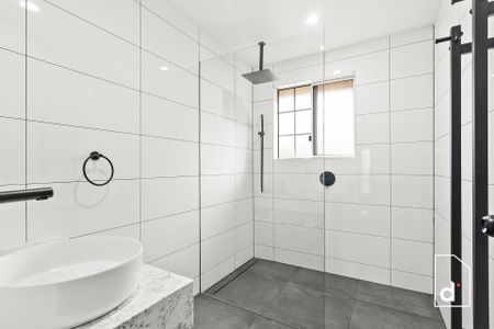 Stylish Townhouse Living In Prime Wollongong Location - Photo 4