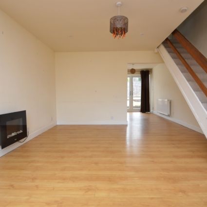 3 Bedroom Semi-Detached House - Photo 1