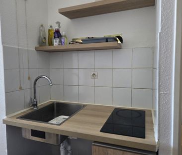 Location Appartement 1 pièce 18m² ST DENIS 97490 - Photo 4