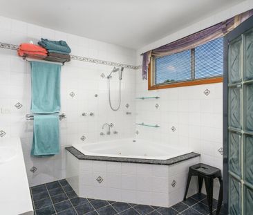 Centrally Located Loft Apartment - Photo 6