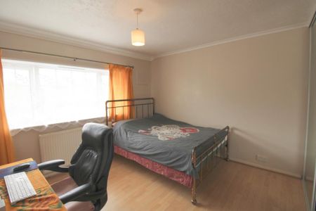 3 bedroom semi-detached house to rent - Photo 4