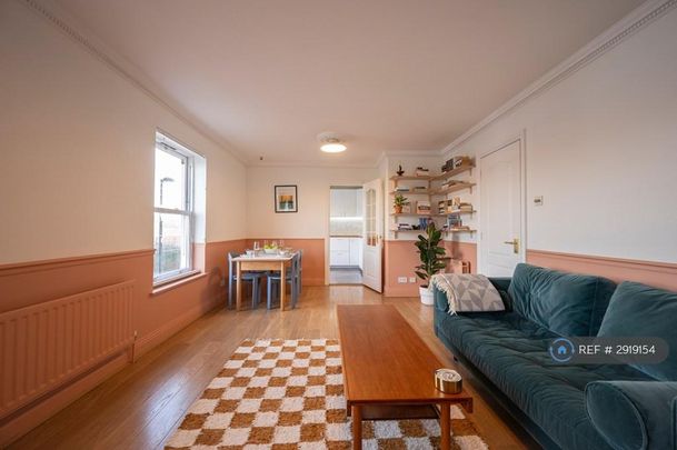 2 bedroom flat to rent - Photo 1