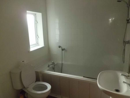 3 bedroom property to rent - Photo 2