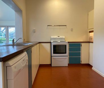 Charming home with harbour views - Photo 5