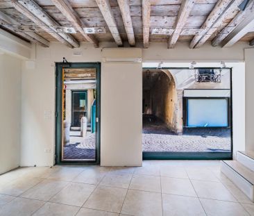 Terracielo: unica opportunità nella vivace Piazza Crispi - Photo 2
