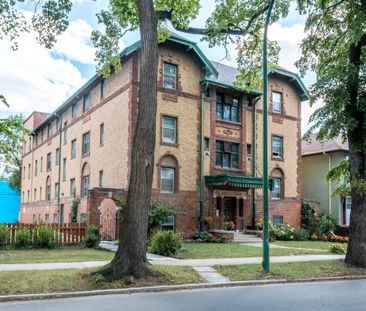 Blackstone Apartments - Photo 1