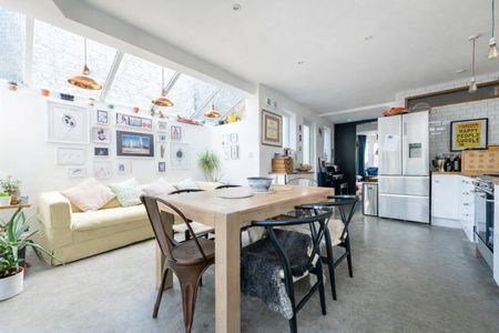 4 Bed Semi-Detached House, Wakeman Road, NW10 - Photo 3