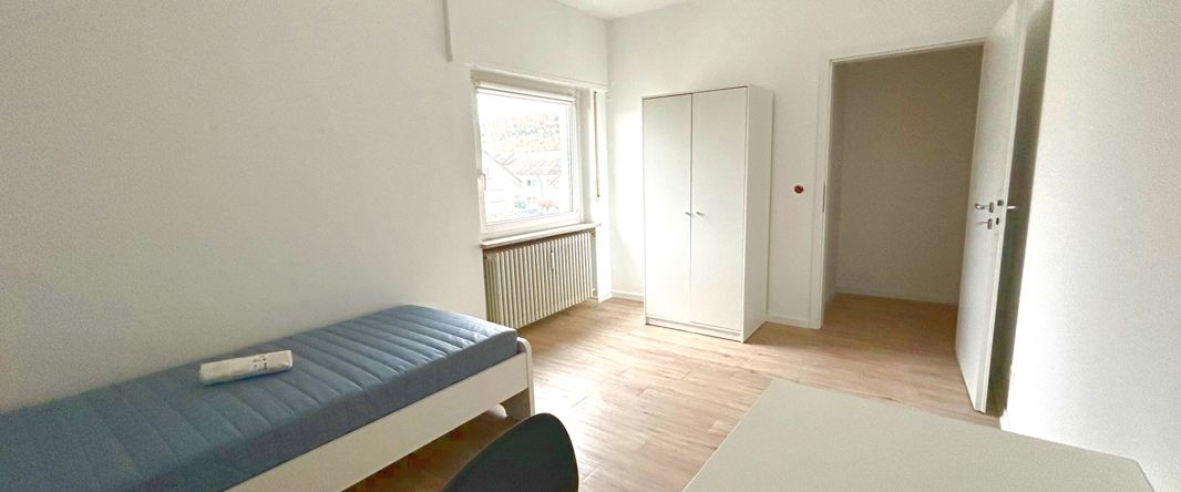 WG-Zimmer in renovierter Wohnung zu vermieten - Terminvereinbarung über WhatsApp +4915888645359 - Foto 1