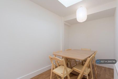 6 bedroom terraced house to rent - Photo 3