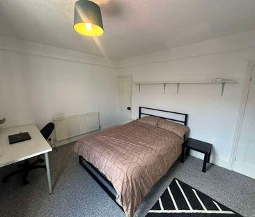 Modern Bedroom Bathroom House, LN5 - Photo 2