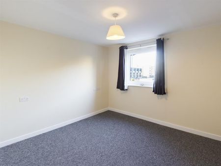 1 bedroom Flat To Let - Photo 2