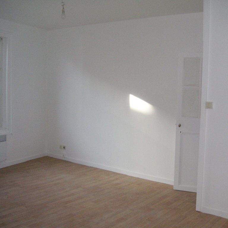 A louer maison de ville mitoyenne - type F2 - Carentan (50500) - Photo 1