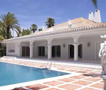 10 bedroom luxury Villa for rent in Calle París, Marbella, Andalusia - Photo 1