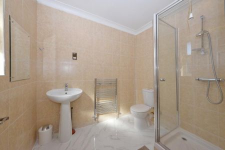 6 bedroom terraced house to rent - Photo 5