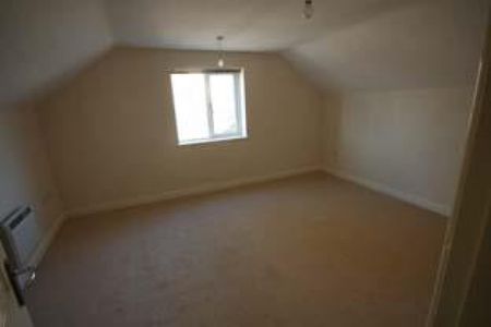 2 bedroom Flat To Let Total Size: 636 SQ FT - Photo 5