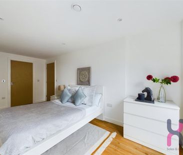 3 bedroom flat to rent - Photo 2