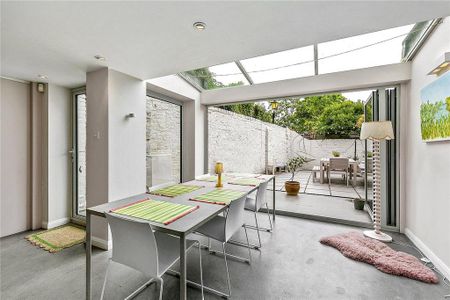 4 bedroom end of terrace house to rent - Photo 4