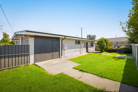Charming Home in Central Lavington - Photo 4