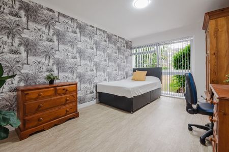 4 Bed Flat, Willow Court, M14 - Photo 4