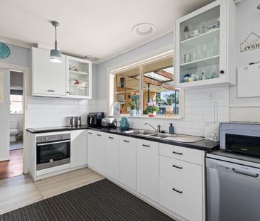 24 Hitchcock Street, Breakwater, Vic 3219 - Photo 4