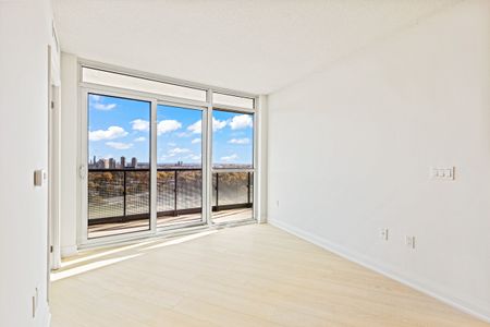 For Lease - 30 Gibbs Road Unit# 2007, Toronto, Ontario - Photo 5