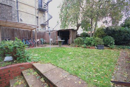 1 bedroom in a house share to rent - Photo 2