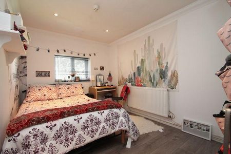 3 bedroom apartment to rent - Photo 5