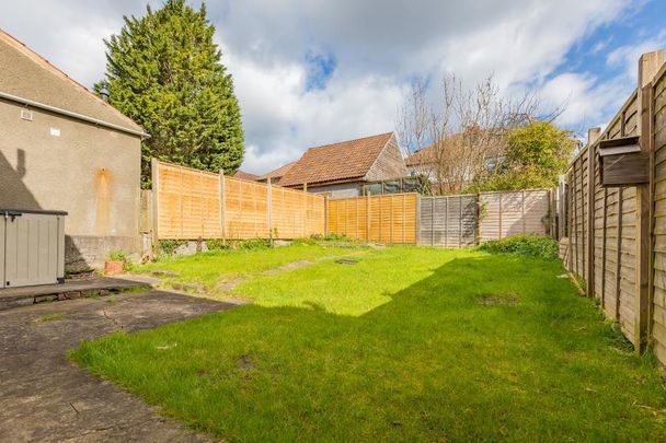 4 bedroom end of terrace house to rent - Photo 1