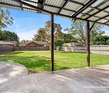 Renovated Large Family Home with Expansive Rear Garden - Photo 4