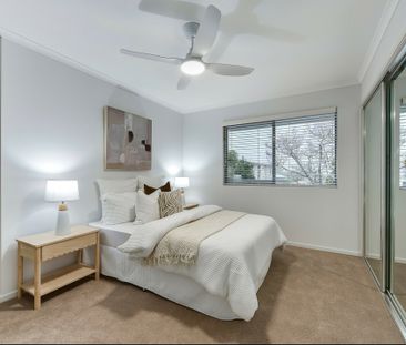 Freshly Updated 2 Bedroom Apartment In Prime Stafford Location. Wal... - Photo 3