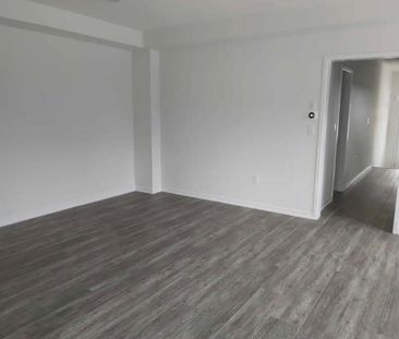 For Lease - 1521 Wheatcroft Drive, Oshawa, Ontario - Photo 4