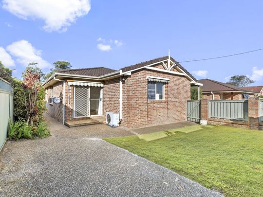 Modern, Light-Filled Villa in Quiet Street - Photo 1
