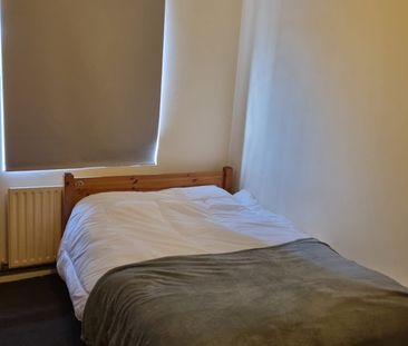 Room in a Shared House, Milton Road, SO15 - Photo 1